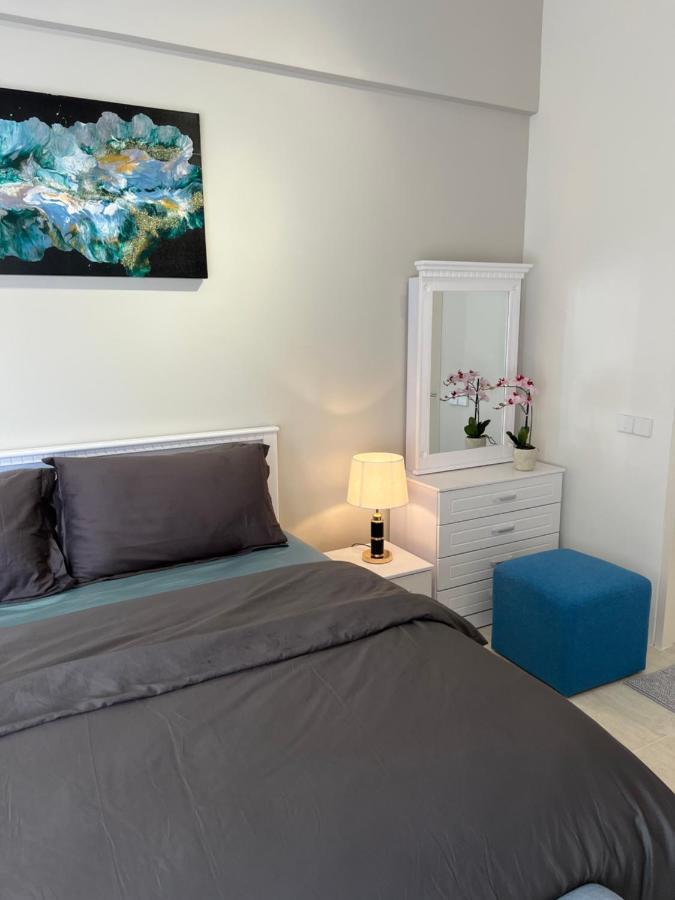 By The Sea Beachfront Designer Suites Penang - Managed By Art Of Tree Бату Феринги Екстериор снимка
