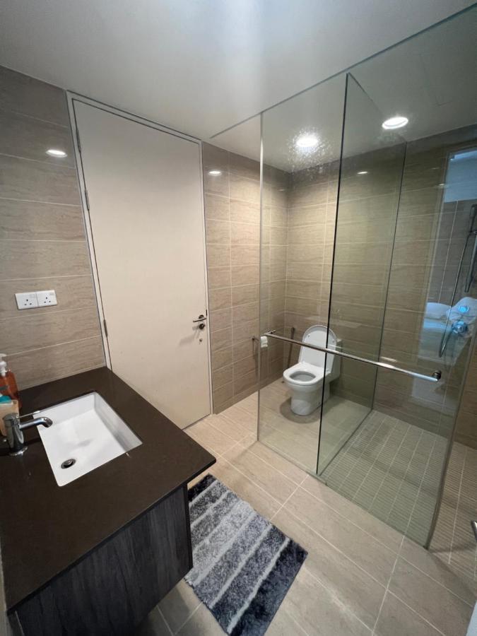 By The Sea Beachfront Designer Suites Penang - Managed By Art Of Tree Бату Феринги Екстериор снимка