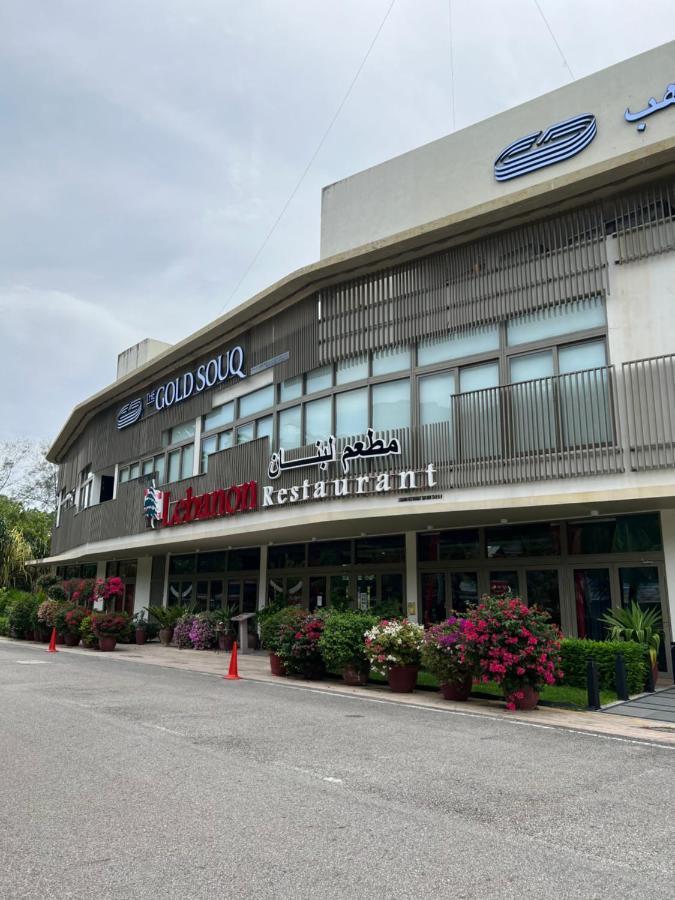 By The Sea Beachfront Designer Suites Penang - Managed By Art Of Tree Бату Феринги Екстериор снимка