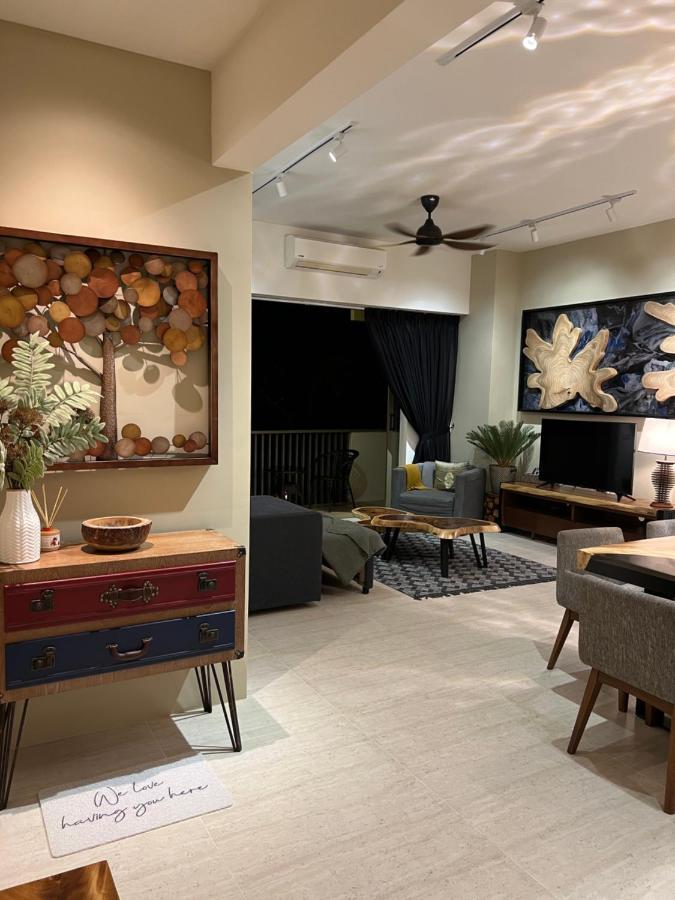 By The Sea Beachfront Designer Suites Penang - Managed By Art Of Tree Бату Феринги Екстериор снимка