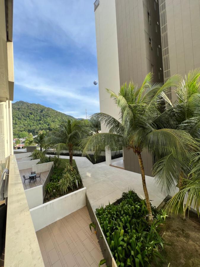 By The Sea Beachfront Designer Suites Penang - Managed By Art Of Tree Бату Феринги Екстериор снимка