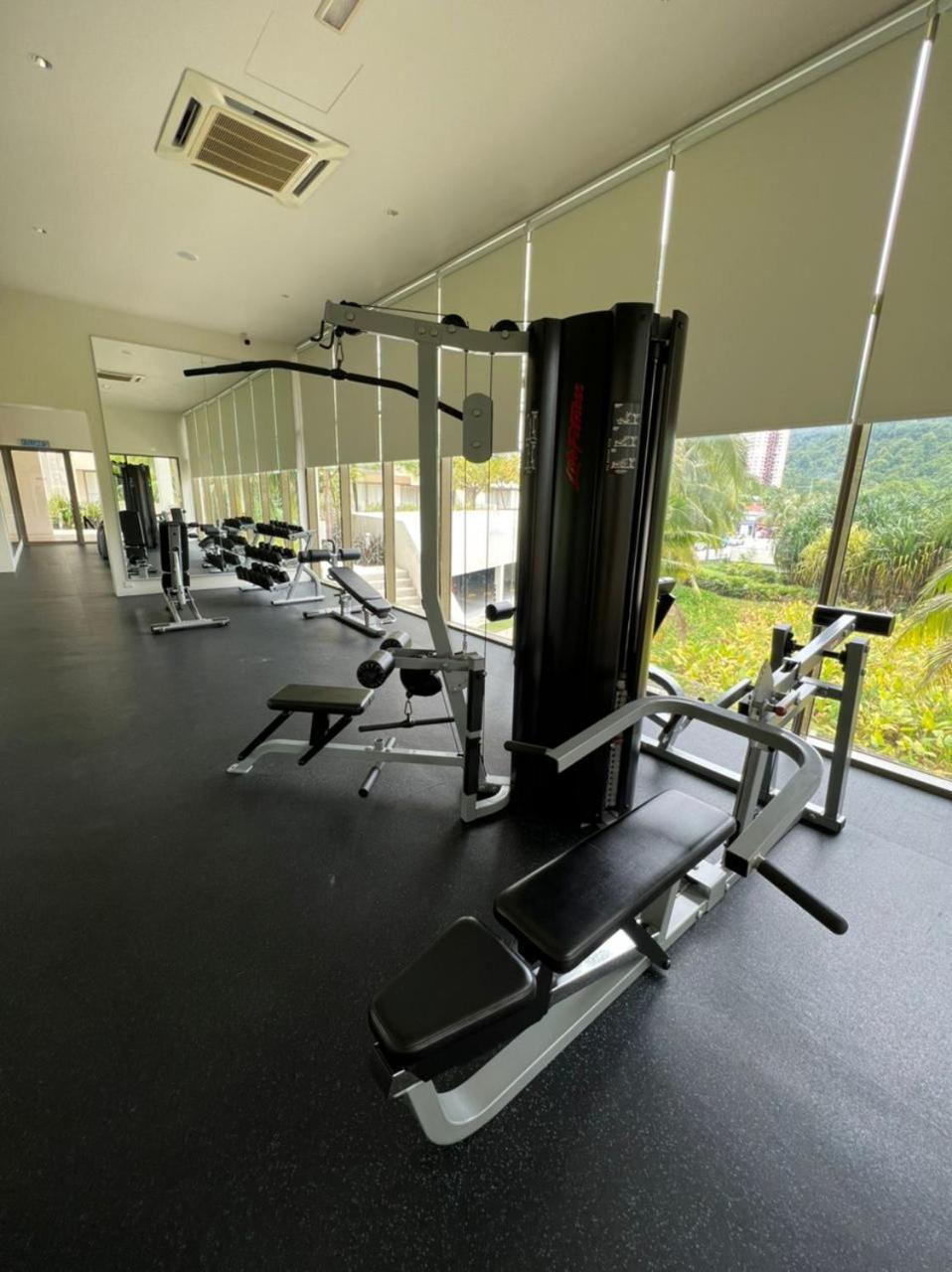 By The Sea Beachfront Designer Suites Penang - Managed By Art Of Tree Бату Феринги Екстериор снимка