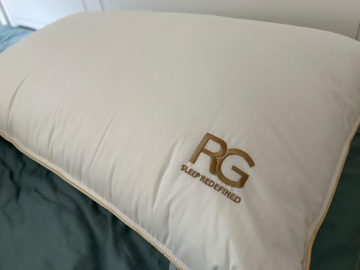By The Sea Beachfront Designer Suites Penang - Managed By Art Of Tree Бату Феринги Екстериор снимка